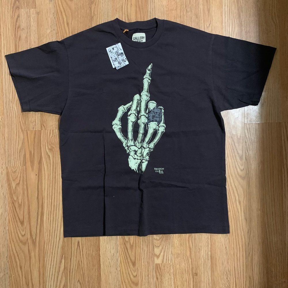 New Gallery Dept Skull middle Finger Graphic Tee
-